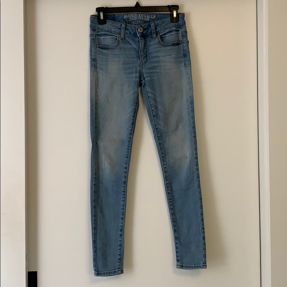 Light Wash American Eagle Skinny Jeans